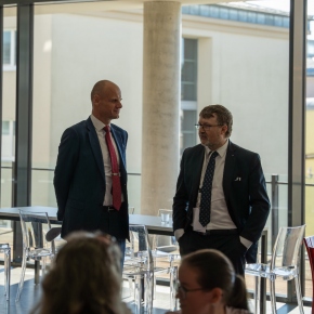 2023 - Diskuzní stůl 2023