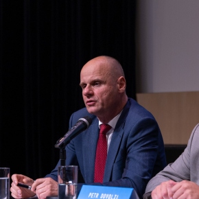 2023 - Diskuzní stůl 2023