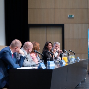 2023 - Diskuzní stůl 2023