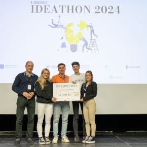 2024 - Ideathon Liberec 2024 - Cenu poroty získal tým Dlažební kostka z Obchodní akademie a Jazykové školy Liberec. (Zdroj: T-UNI | Foto: Jan Jirouš)