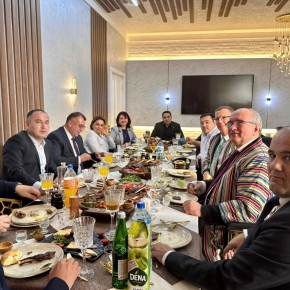 2025 - Memorandum s KokandUni - Aleš Kocourek: Oběd pořádá paní rektorka Dilnoza Khodjayeva v salonku restaurace Di Largo.