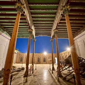 2025 - Memorandum s KokandUni - Aleš Kocourek: Z původních šesti nádvoří a harému vybudovaných v druhé polovině 19. století se dochovaly jen dvě třetiny.