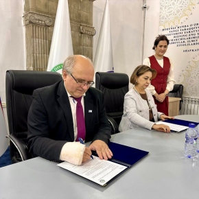 2025 - Memorandum s KokandUni - Aleš Kocourek: Podpis memoranda o spolupráci.