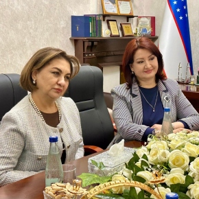 2025 - Memorandum s KokandUni - Aleš Kocourek: Paní rektorka Dilnoza Khodjayeva a prorektorka.