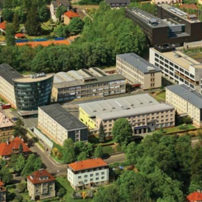 2026 - Historie E - Pohled na kampus TUL po roce 2012, kde ještě stála bývalá budova E2 s dílnami.